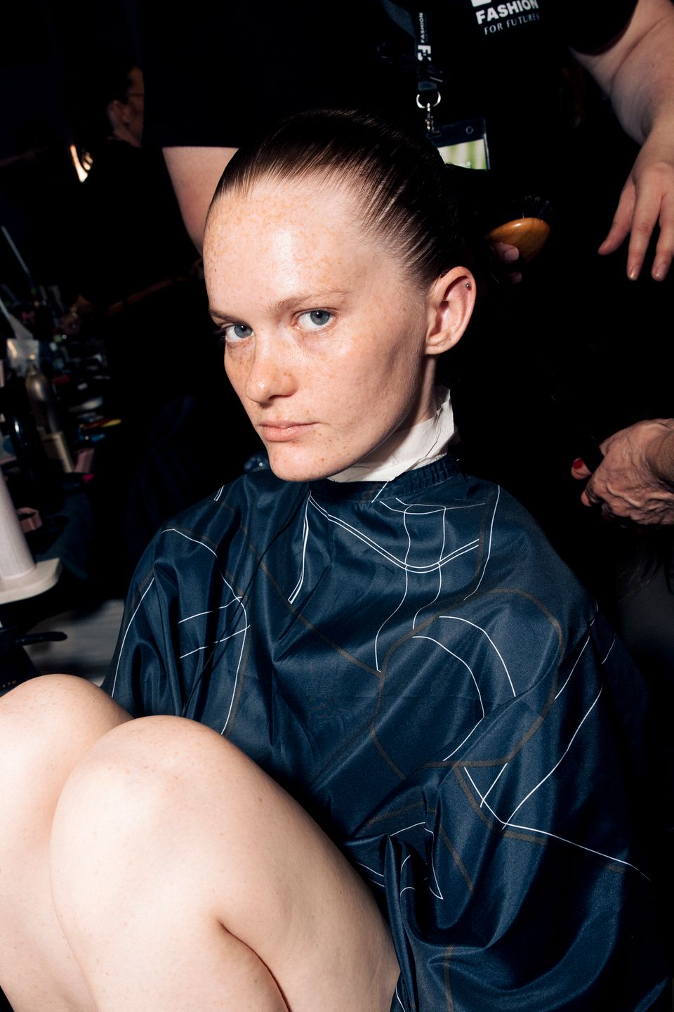 Model backstage in a dark structured look